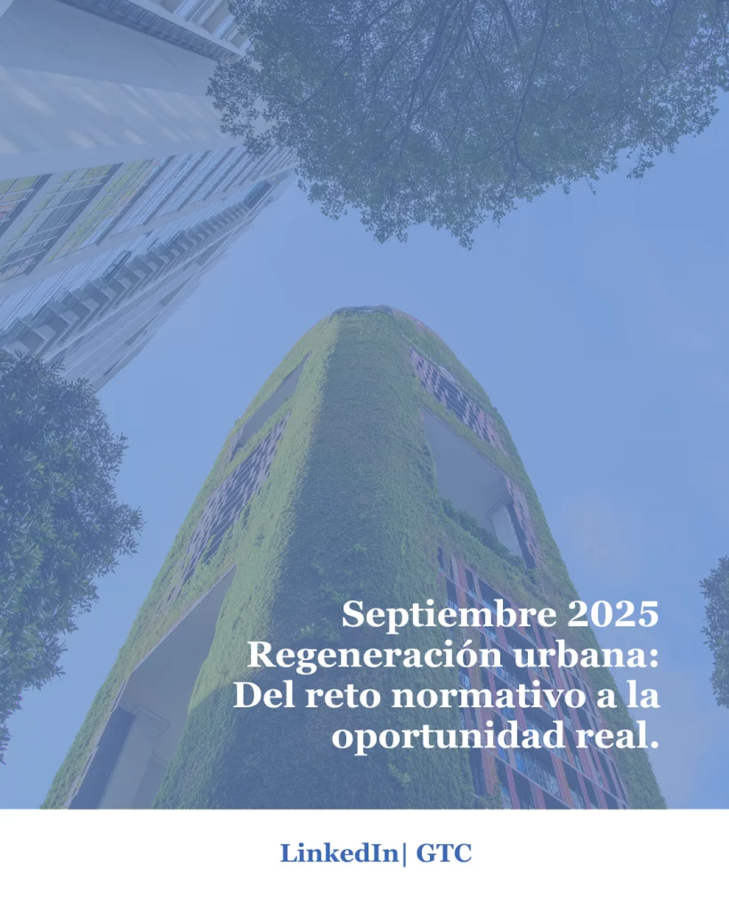 Vista aérea de un barrio en proceso de regeneración urbana en España, 2025